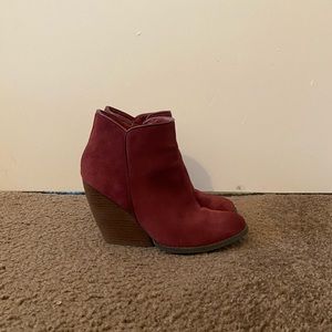 Maroon bootie